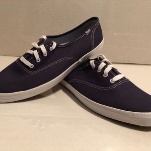 Navy keds